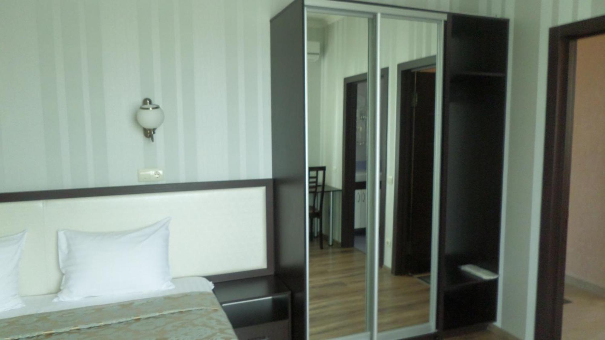 Royal Hotel Charkov Kamer foto